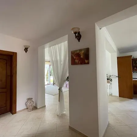 Krasny Stylovy Dom V Rovinke * Rovinka
