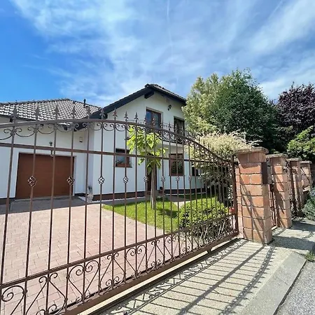 Krasny Stylovy Dom V Rovinke * Rovinka