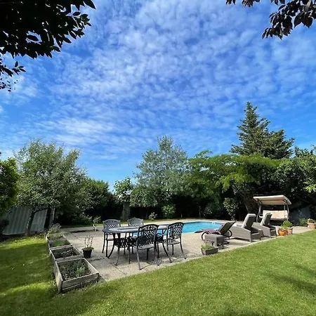 Krasny Stylovy Dom V Rovinke * Rovinka