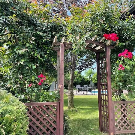 Krasny Stylovy Dom V Rovinke * Rovinka