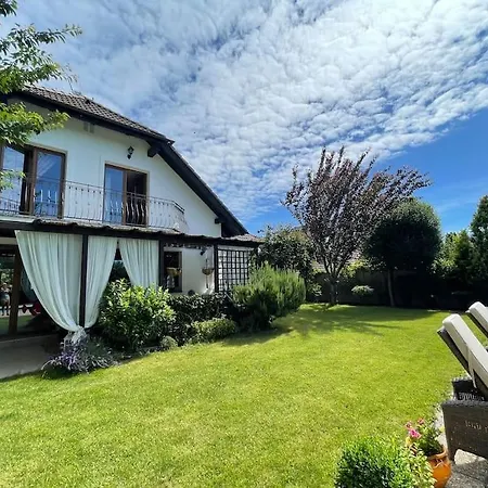 Krasny Stylovy Dom V Rovinke Holiday home *