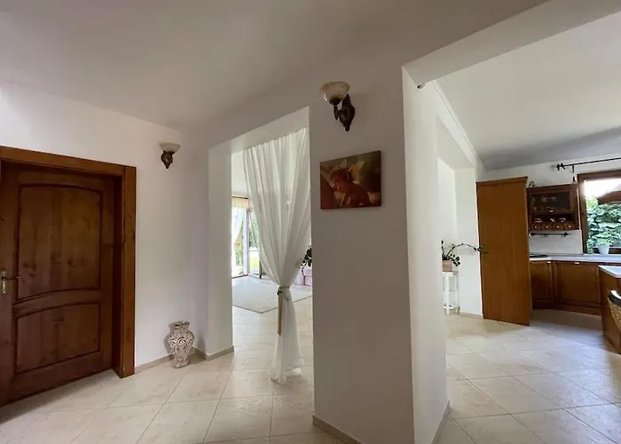 Krasny Stylovy Dom V Rovinke * Rovinka