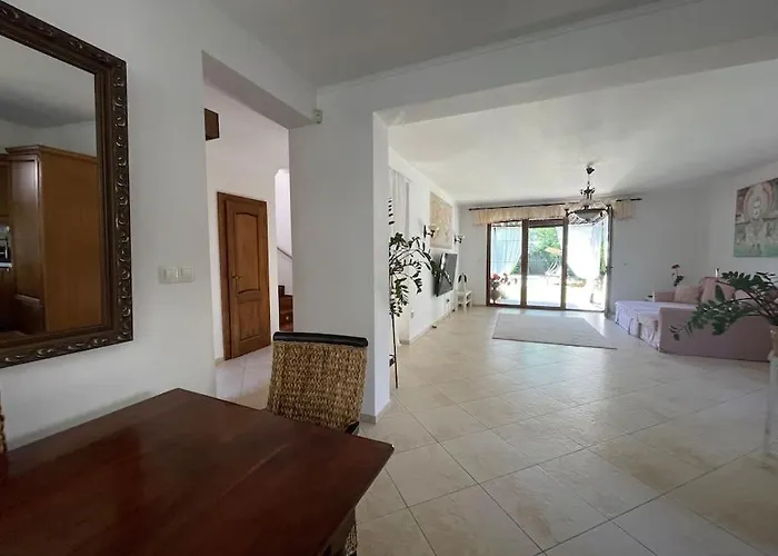 Krasny Stylovy Dom V Rovinke Holiday home