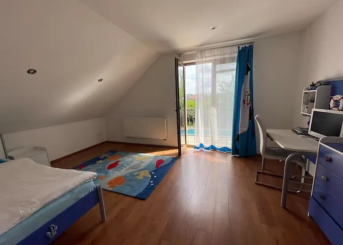 Krasny Stylovy Dom V Rovinke Holiday home *