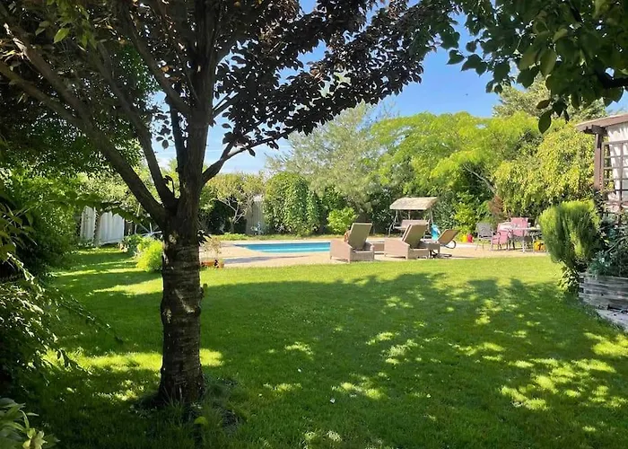 Krasny Stylovy Dom V Rovinke *